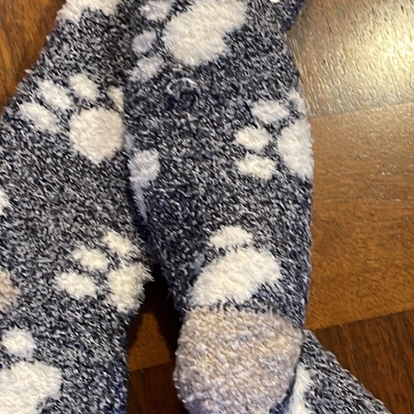 NEVER WORN WORLD'S SOFTEST KNIT PICKIN' COLLECTION SOCKS - PAWPRINTS ADORABLE! - Picture 7 of 9